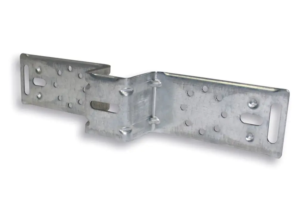 Montageschiene aus Metall mit mehreren Montagebohren, hergestellt von Roth. Die Schiene ist gebogen und bietet eine flexible Verbindungsmöglichkeit.